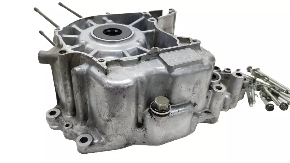 Carter moteur central gauche Honda CB 125 Twin 1979 Réf : 11200-399-000