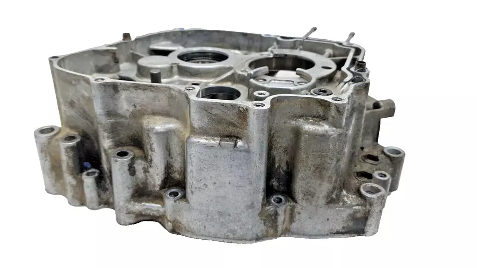 Carter moteur central droit Honda CM 125 T 1978-1981 N°2 Réf : 11100-399-000
