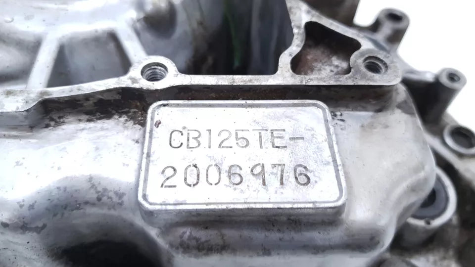 Carter moteur central gauche Honda CB 125T 1980 n°3 Réf 11200-399-000