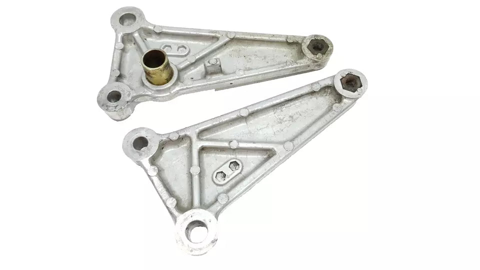 support de reposes pieds arrière Honda CM 125 Custom 1985 Réf : 50600-KB4-000