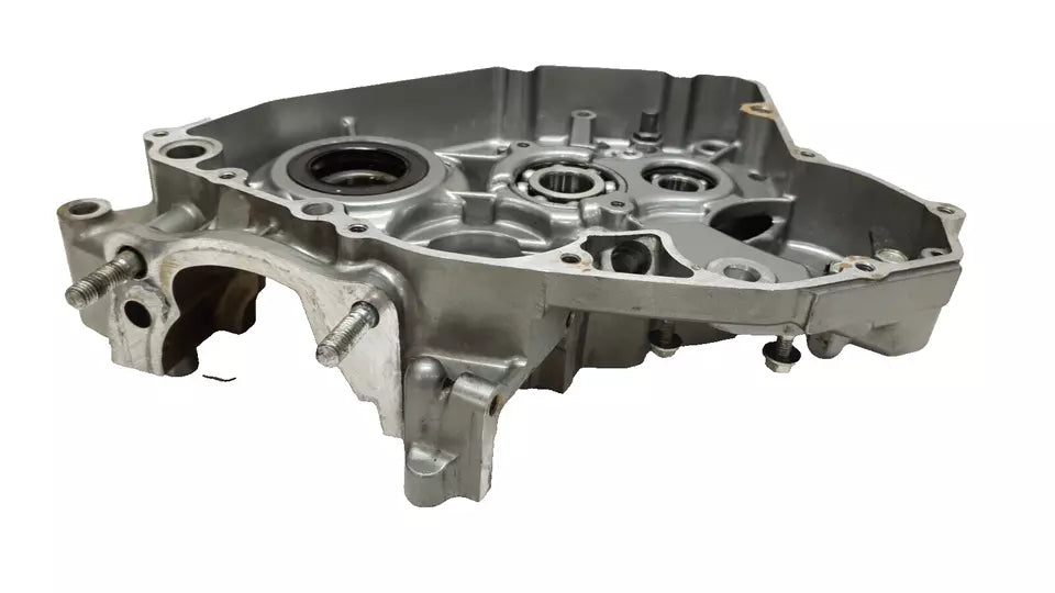 Carter moteur central droit Suzuki TSR 125 1990 Réf : 11300-03D00-000
