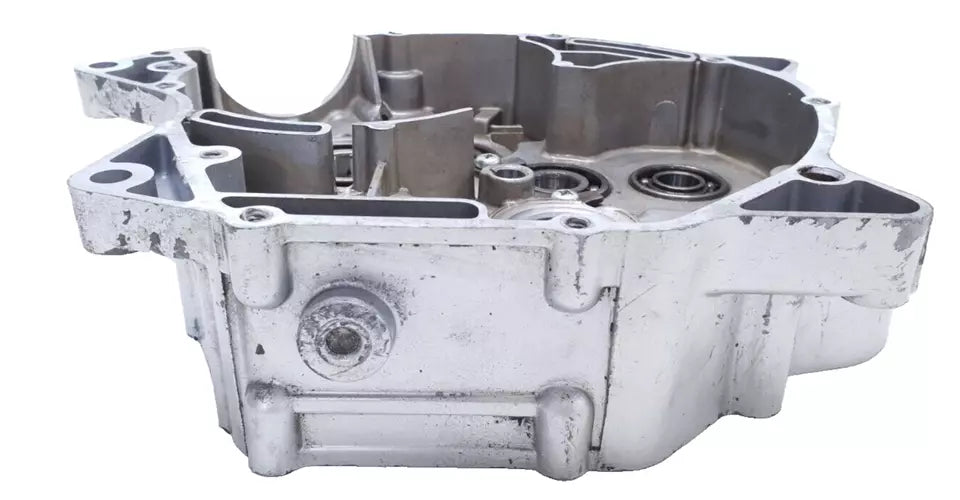 Carter moteur central droit Yamaha YBR 125 2005 n°2 Réf : 5VL-E5121-01-00