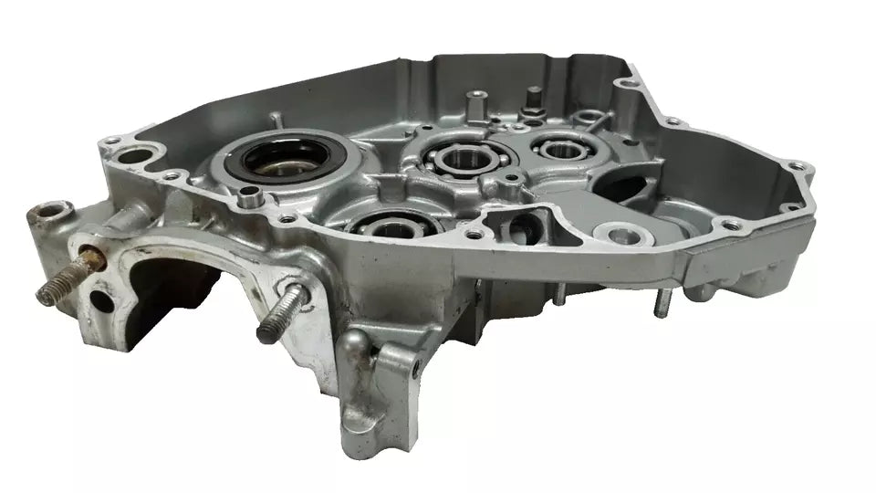 Carter moteur central droit Suzuki TSR 125 1994 Réf : 11300-03D00-000