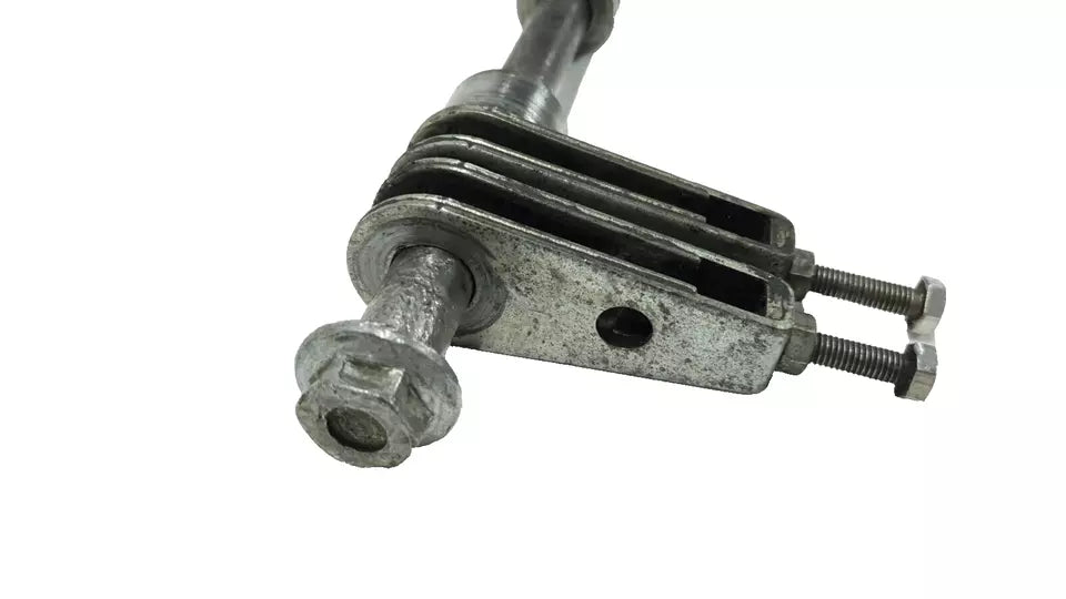 Axe de roue arrière Honda CM 125 Custom 1985 Réf : 42301-KC1-730