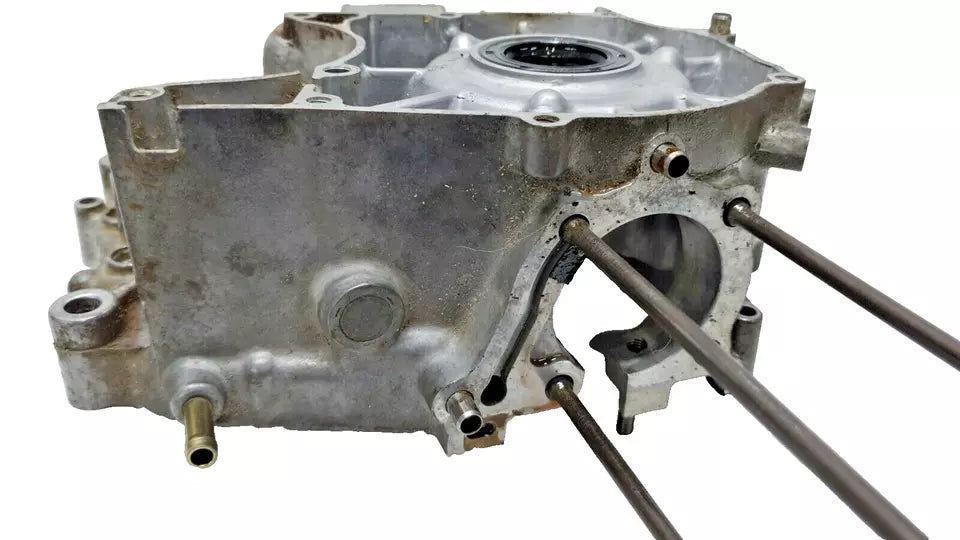 Carter moteur central gauche Honda CM 125 T 1978-1981 Réf : 11200-399-000