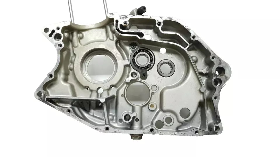 Carter moteur central droit Suzuki GN125 1982-2001 Réf : 11300-05305-000
