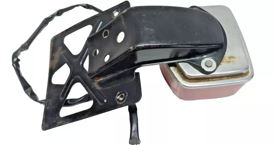 Feu arrière - Support de plaque Honda CM 125 T 1978-1981 n°3 Réf : 33701-126-721