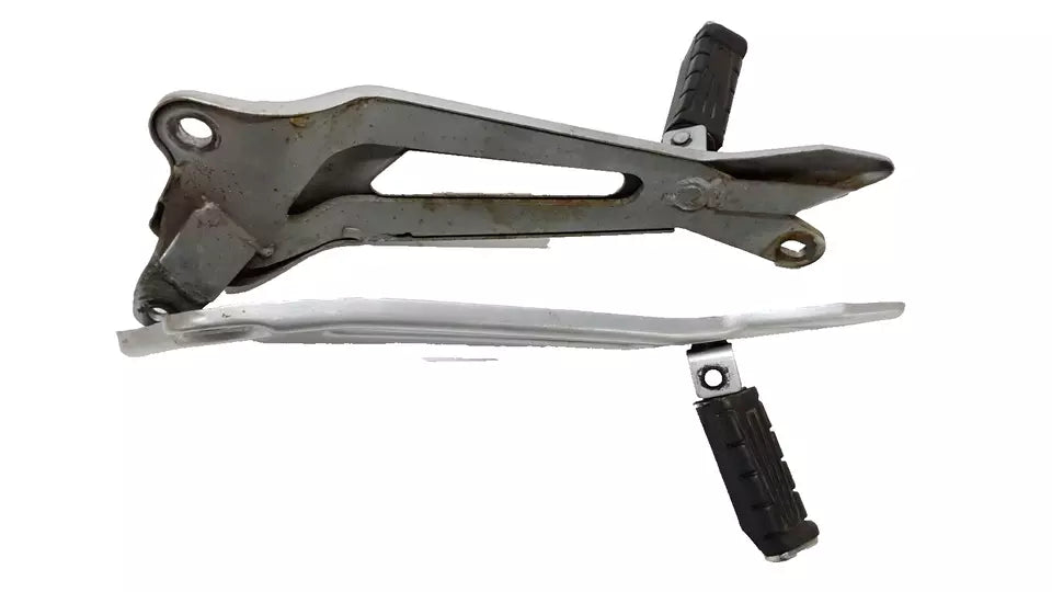 Cales pieds arrière Yamaha YBR 125 2011 Réf : 5VL-F7452-00