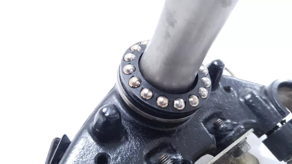 Té de fourche inférieur Yamaha YBR 125 2005 n°2 Réf : 5VL-F331X-00-00