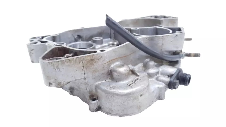 Carter moteur central droit Yamaha DT125LC 1987 n°17 Réf : 10V-15121-02-00