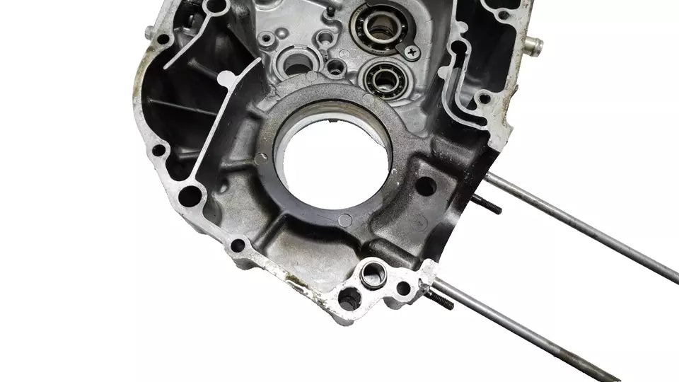 Carter moteur central gauche Suzuki 125 DR 1985 Réf : 11300-42A00-000