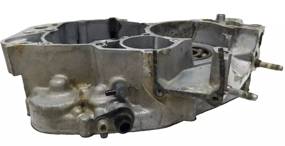 Carter moteur central droit Yamaha DT125R 1990 Réf : 3NC-E5159-00-00