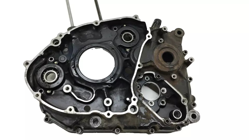 Carter central gauche Suzuki 600 DR 1985-1989 Réf : 11300-14A05-000