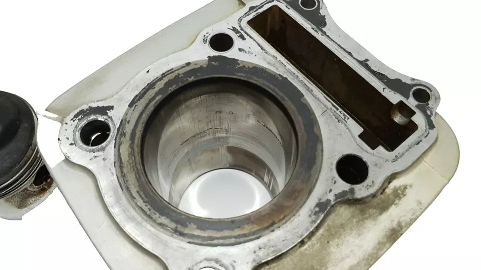 Cylindre & piston 57mm Suzuki GN 125 2001 Réf : 11210-05202-0F0