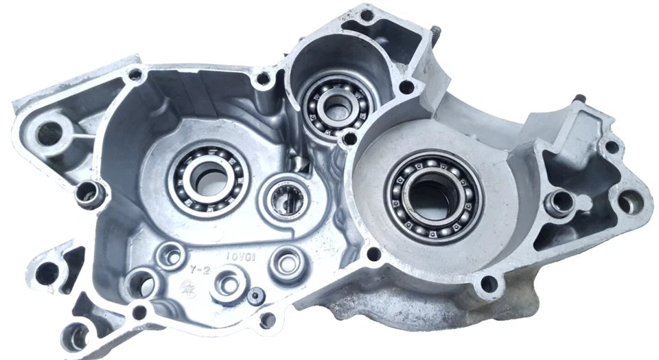 Carter moteur central gauche Yamaha DT125LC 1987 n°21 Réf : 10V-15111-01-00