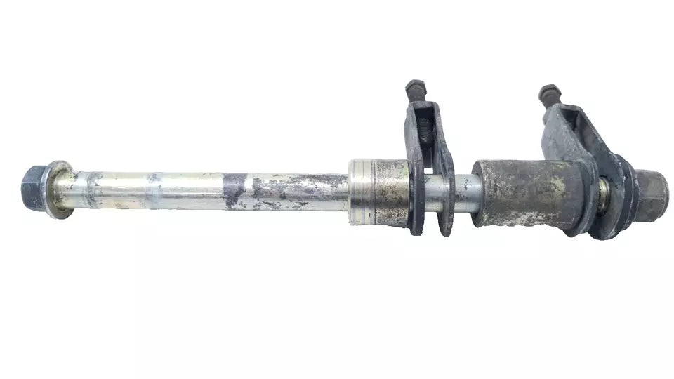 Axe de roue arrière Yamaha YBR 125 2006 n°3 Réf : 5VL-F5381-00-00