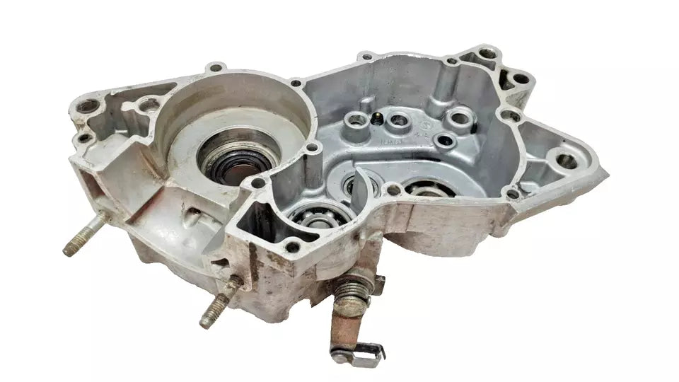 Carter moteur central gauche Yamaha DT125LC 1986 n°3 Réf : 10V-15111-01-00