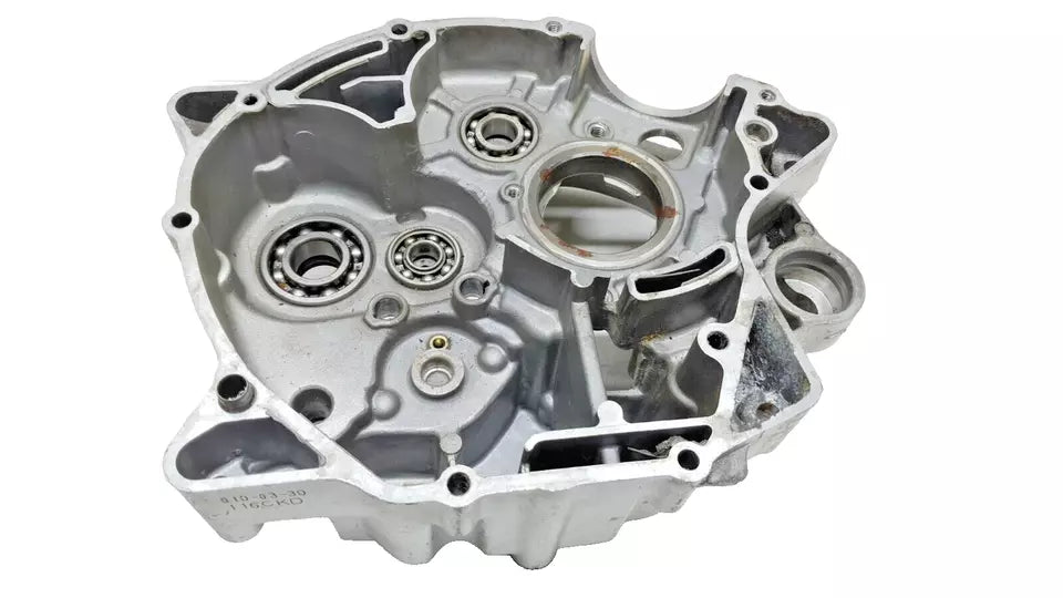 Carter moteur central gauche 1/2 Yamaha XT125R 2005 Réf : 5HH-E5150-01-00