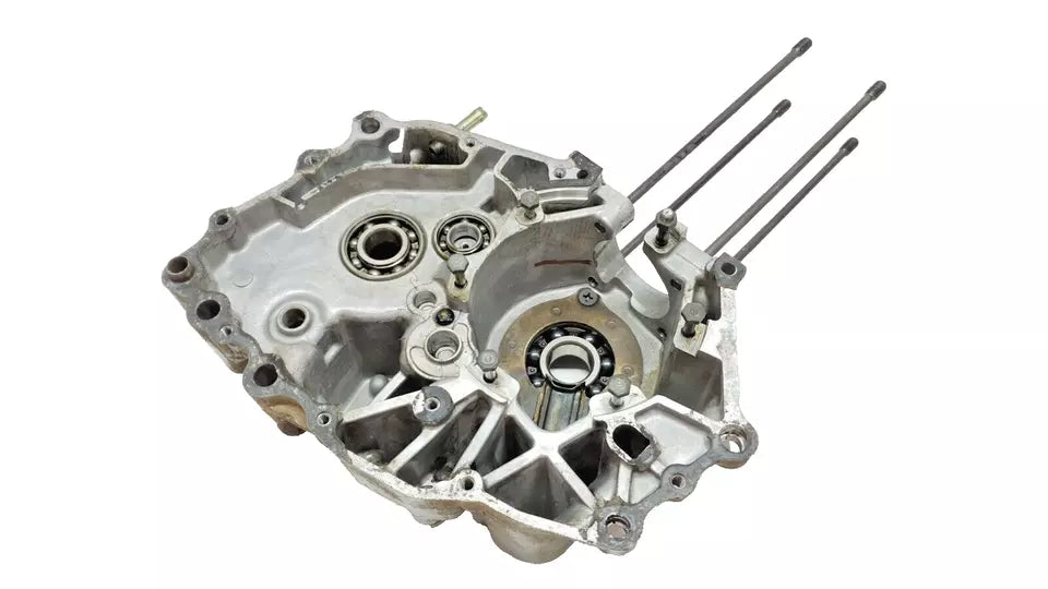 Carter moteur central gauche Honda CM 125 T 1978-1981 n°3 Réf : 11200-399-000