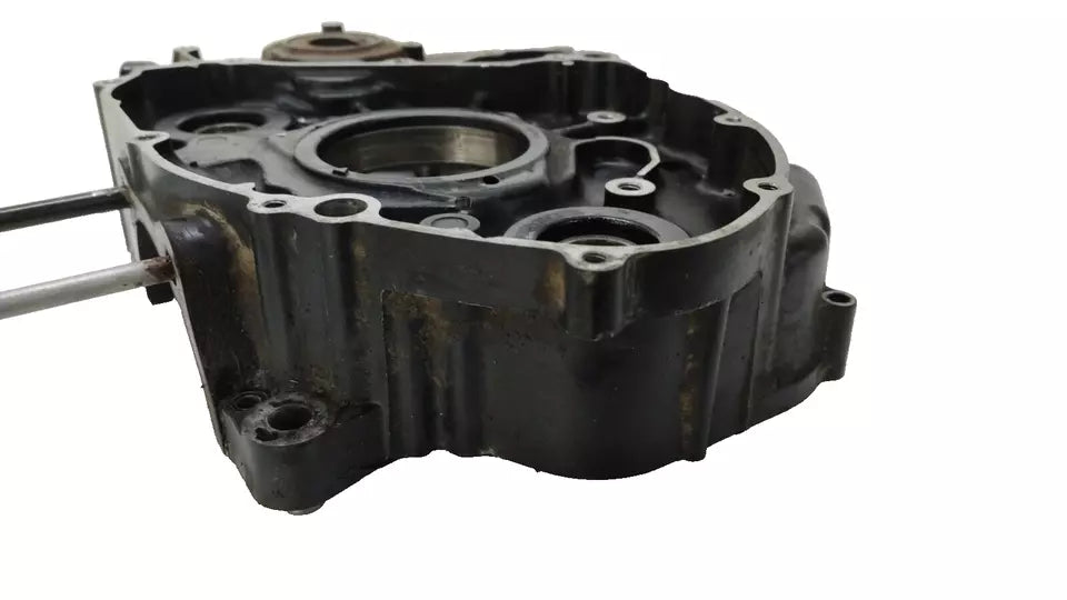 Carter central gauche Suzuki 600 DR 1985-1989 Réf : 11300-14A05-000