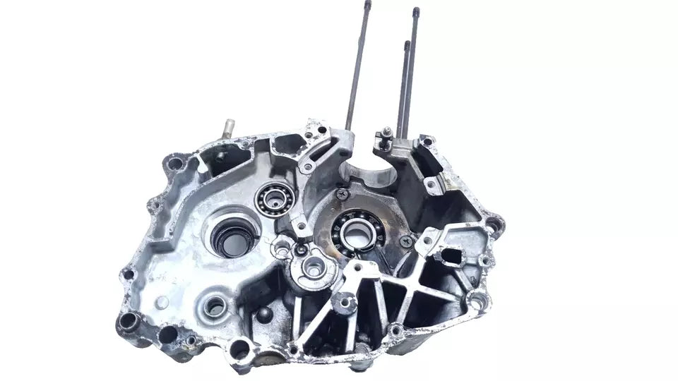 Carter moteur central gauche Honda CM 125 T 1981 Réf : 11200-399-000