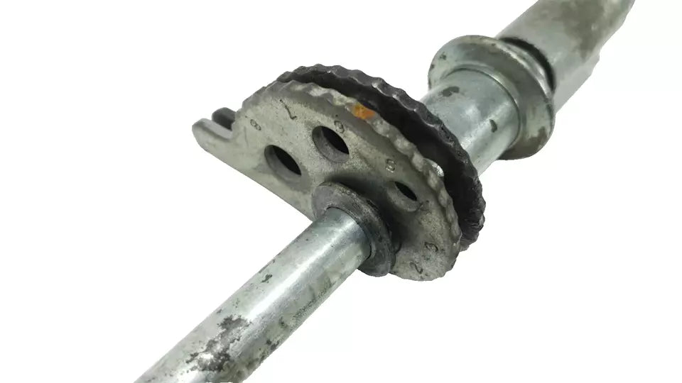 Axe de roue arrière Yamaha DT125LC 1987 n°11 Réf 37F-25381-00-00
