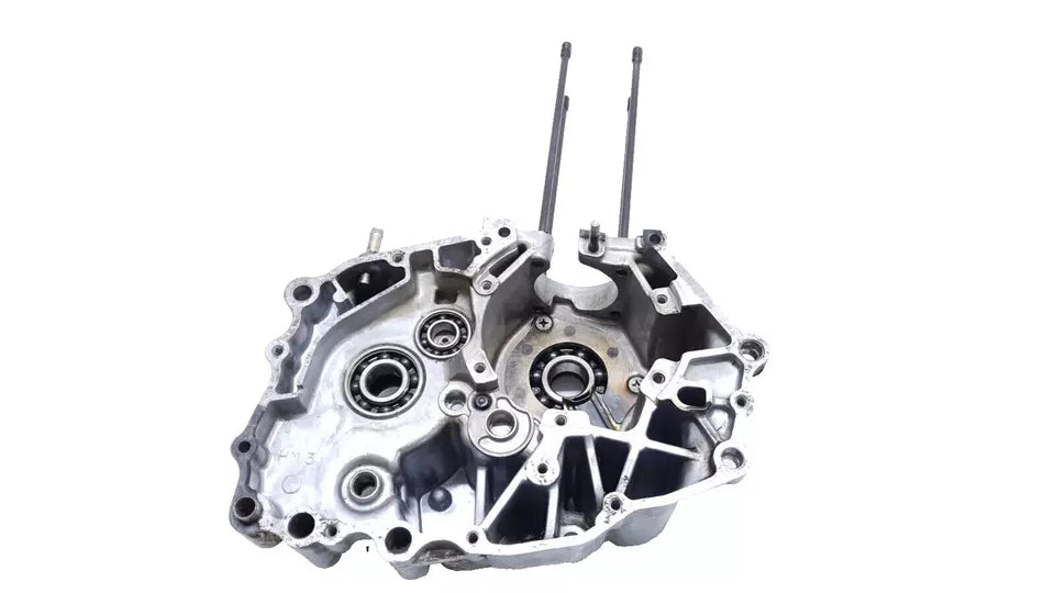 Carter moteur central gauche Honda CB 125T 1980 n°2 Réf 11200-399-000