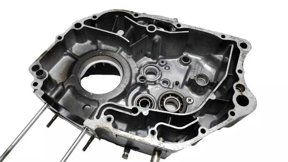 Carter moteur central gauche Suzuki 125 DR 1985 Réf : 11300-42A00-000