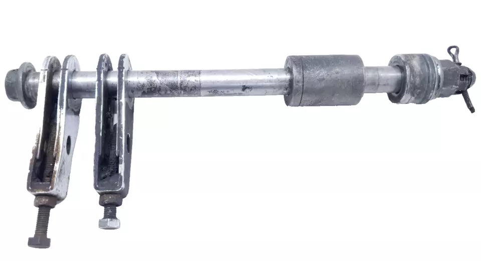 Axe de roue arrière Honda CM 125 T 1978 n°4 Réf 42301-304-972
