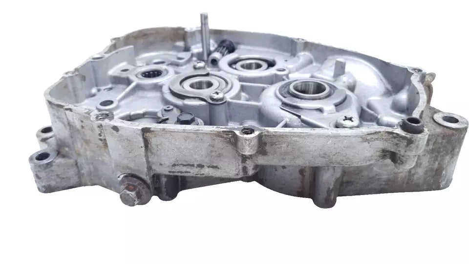 Carter moteur central droit Yamaha DT125LC 1987 n°17 Réf : 10V-15121-02-00