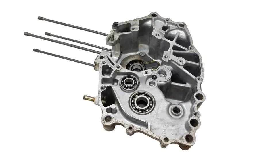 Carter moteur central gauche Honda CB125T 1978 n°2 Réf: 11200-399-000