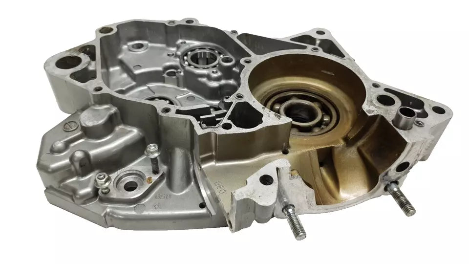 Carter moteur central droit Suzuki TSR 125 1990 Réf : 11300-03D00-000