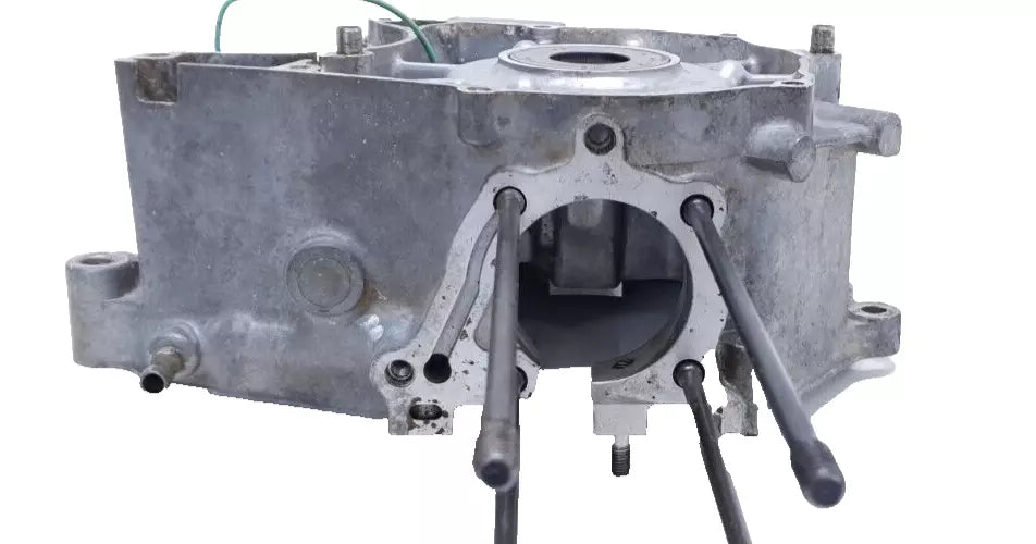 Carter moteur central gauche Honda CB 125T 1980 n°2 Réf 11200-399-000