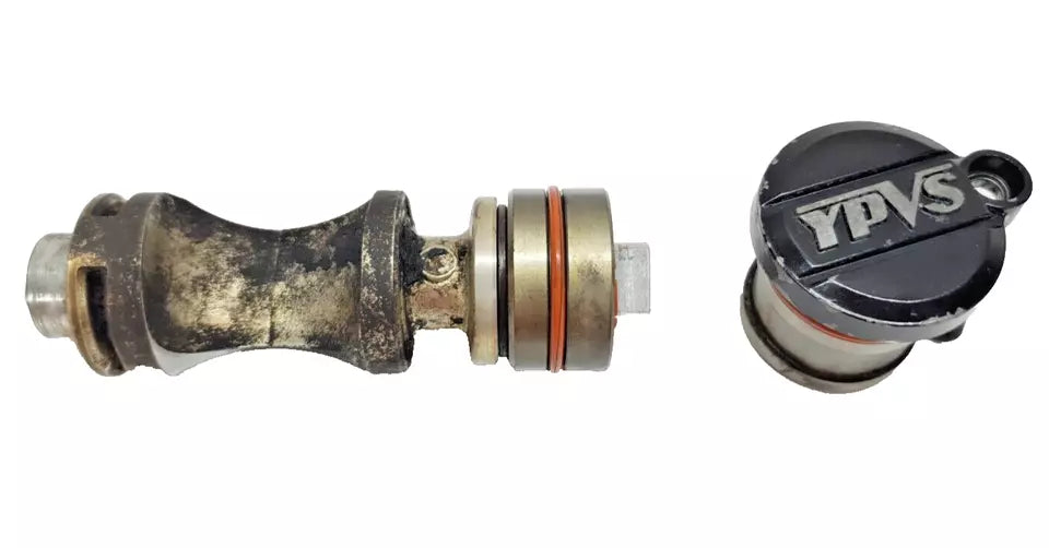 Valve Yamaha DT125LC 1987 n°9 Réf : 3NC-E131A-00-00