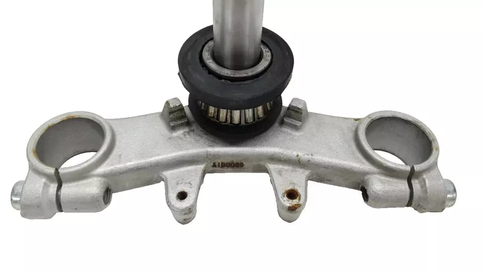 Té de fourche inférieur Yamaha XT125R 2005 Réf : 3D6-F2403-00-00
