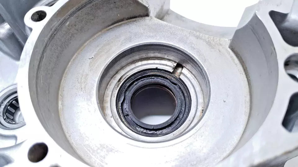 Carter moteur central gauche Yamaha DT125LC 1987 n°15 Réf : 10V-15111-01-00