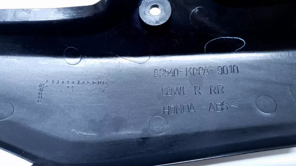 Carénage arrière droit Honda CBR 125 2004 n°2 Réf : 83600-KPP-860ZD