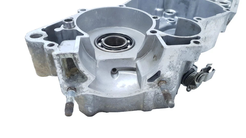 Carter moteur central gauche Yamaha DT125LC 1987 n°21 Réf : 10V-15111-01-00