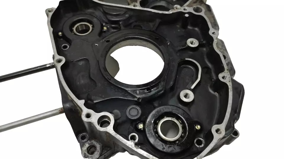 Carter central gauche Suzuki 600 DR 1985-1989 Réf : 11300-14A05-000