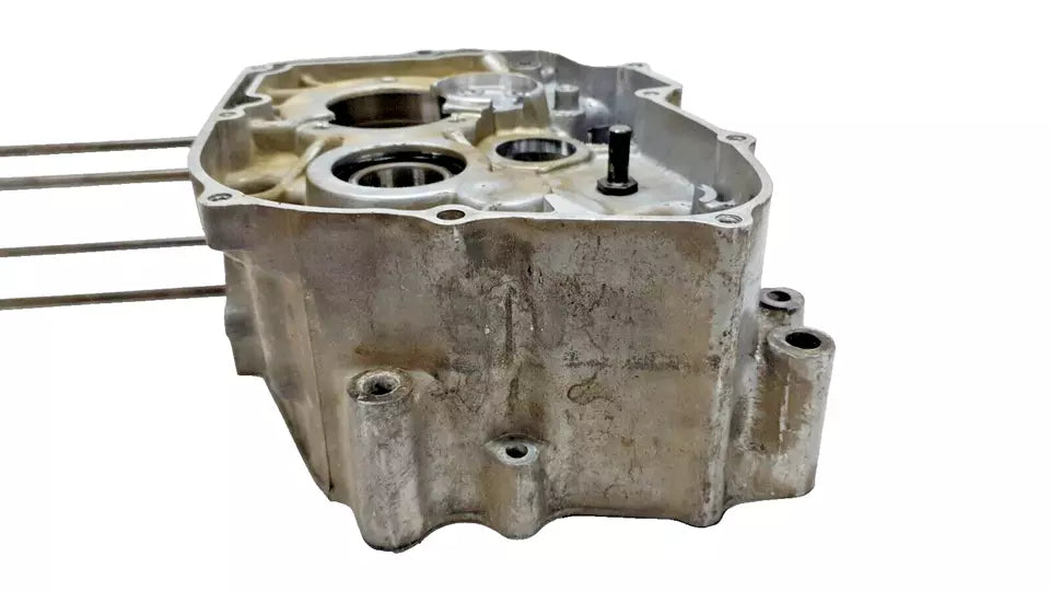 Carter moteur central droit Honda CB 125 Twin 1980 Réf : 11100-399-000