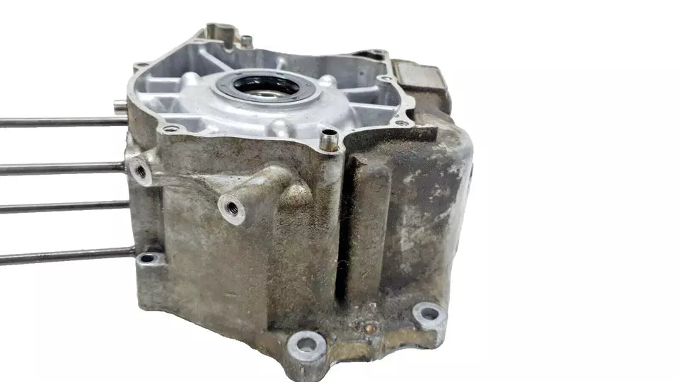 Carter moteur central gauche Honda CM 125 T 1978-1981 N°2 Réf : 11200-399-000