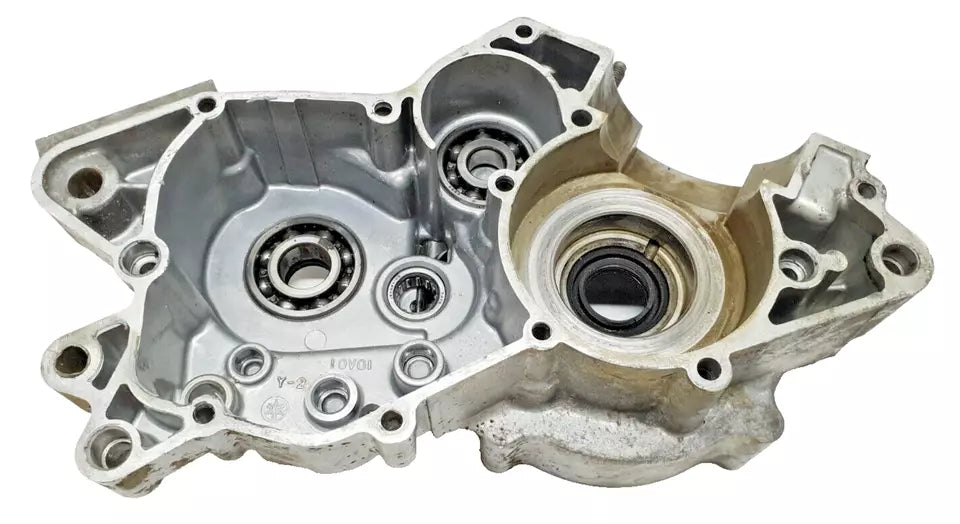 Carter moteur central gauche Yamaha DT125LC 1987 n°6 Réf : 10V-15111-01-00