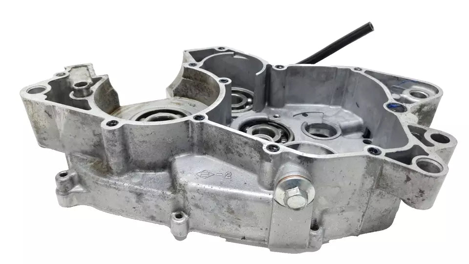 Carter moteur central droit Yamaha DT125LC 1987 n°3 Réf : 10V-15121-02-00