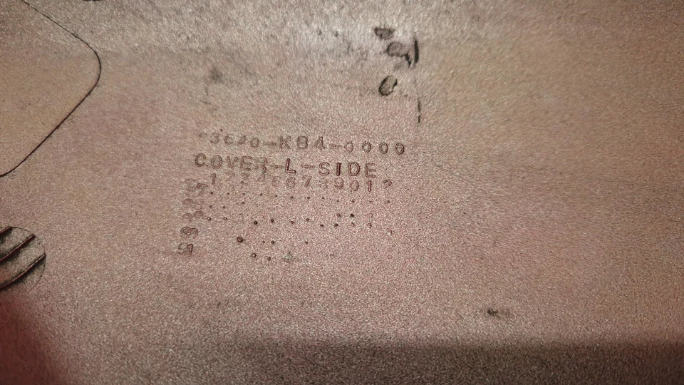 Carénage gauche Honda CM 125 Custom 1995 Réf : 83750-KC2-680ZC