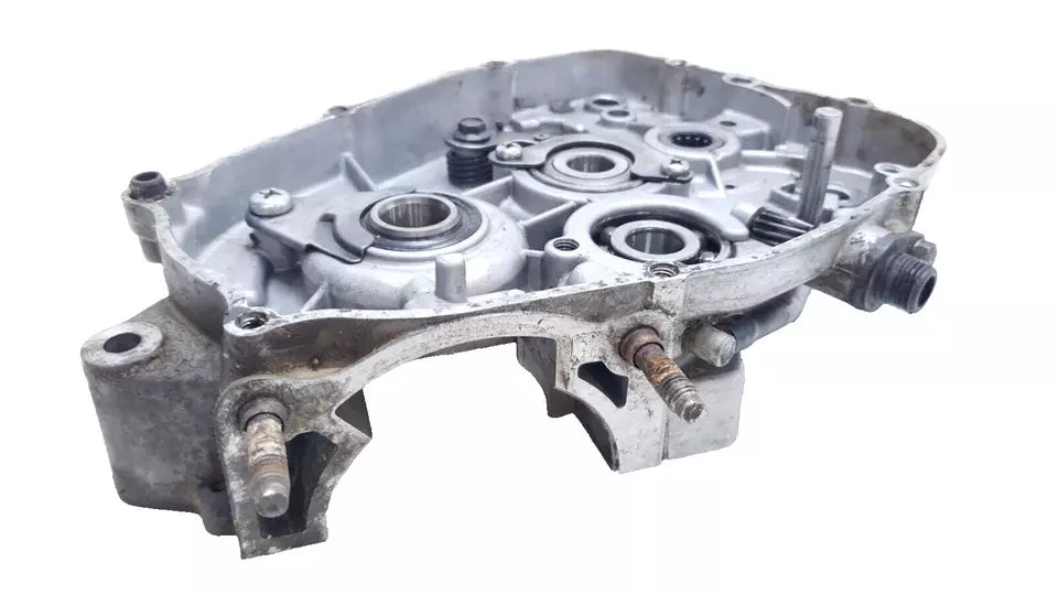 Carter moteur central droit Yamaha DT125LC 1987 n°17 Réf : 10V-15121-02-00