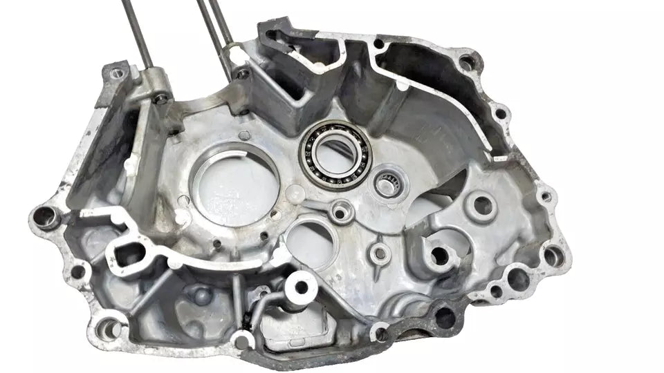 Carter moteur central droit Honda CM 125 T 1978-1981 N°2 Réf : 11100-399-000