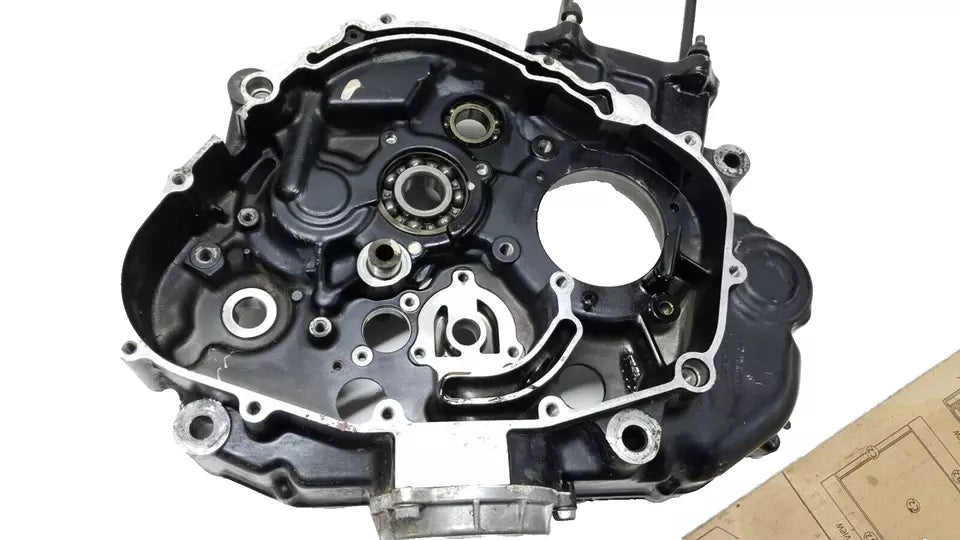 Carter moteur central droit Suzuki 600 DR 1989 Réf : 11300-14A05-000