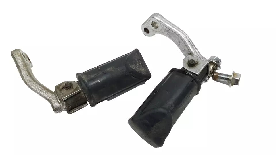 Reposes pieds avant Suzuki GN 125 2001 Réf : 43510-05330-000