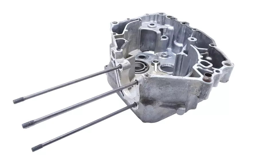 Carter moteur central droit Honda CB 125 T 1980 n°2 Réf : 11100-399-000