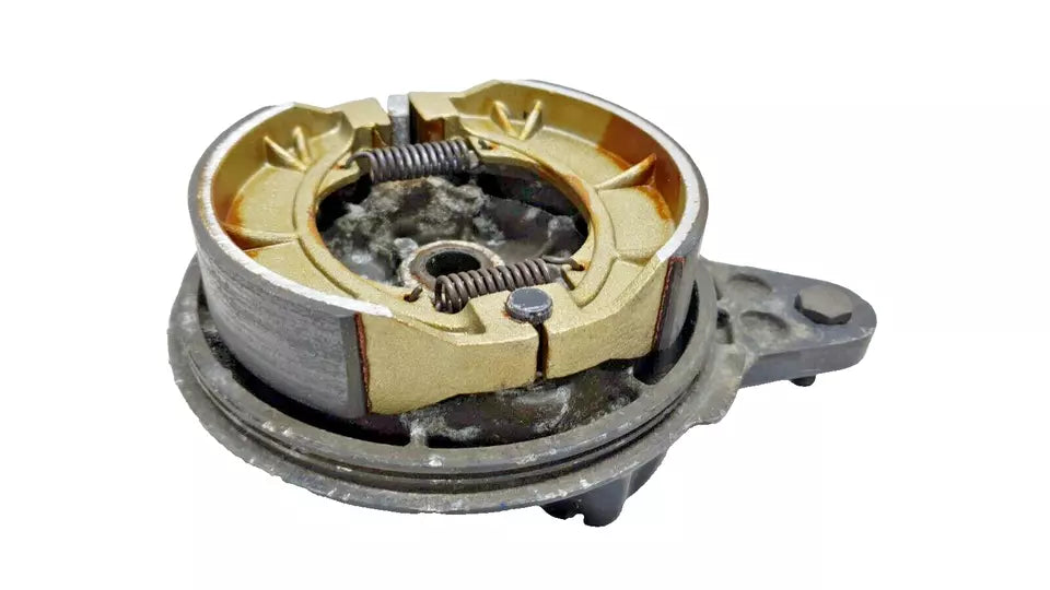 Tambour arrière / Flasque Suzuki 125 DR 1985 Réf : 64210-48000-000